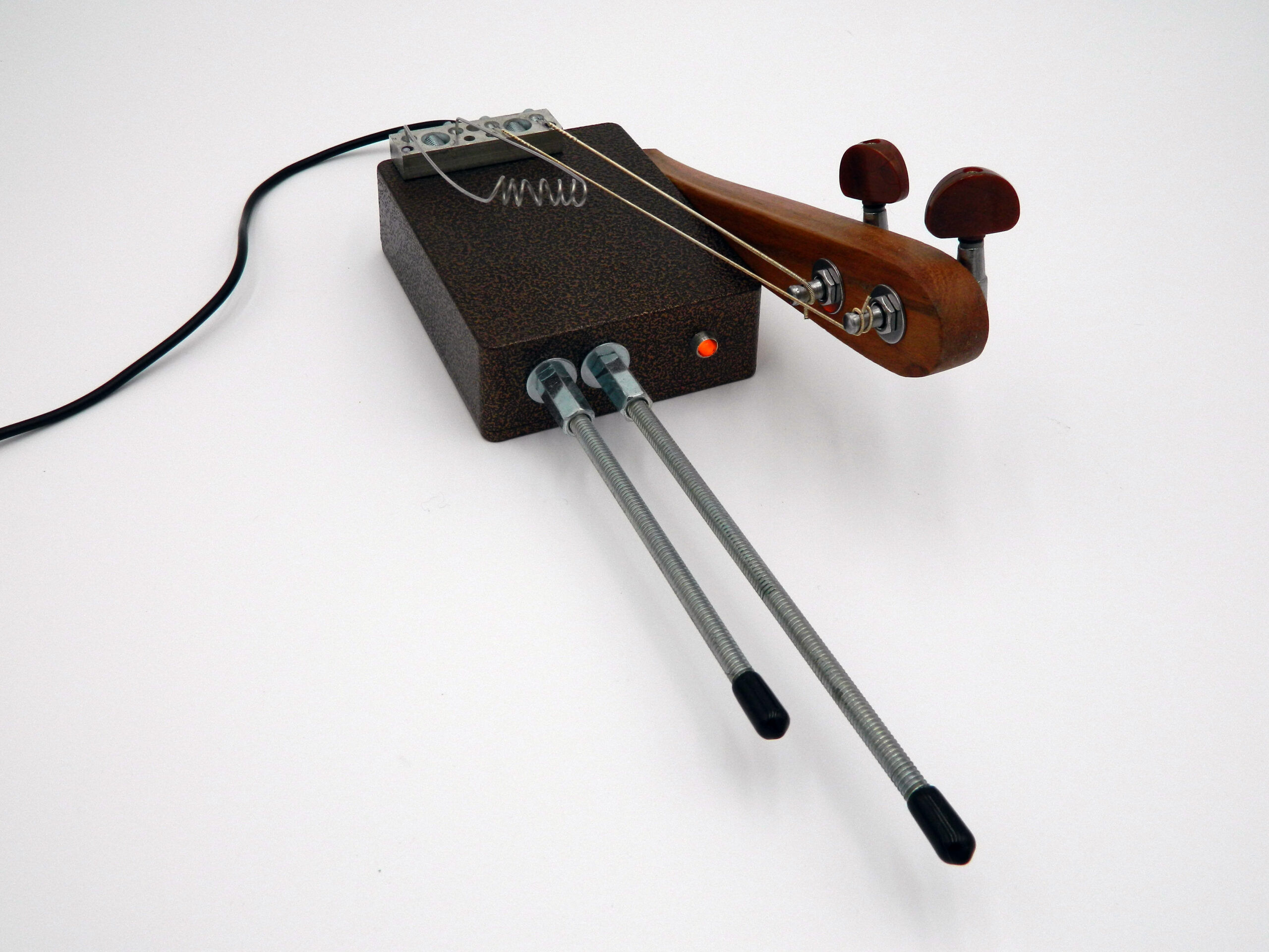 CONTRAPTION is a stringed electro-acoustic instrument in the vein of Sound Urchin, Urchin Guiro Delay, and other sound-box instruments.